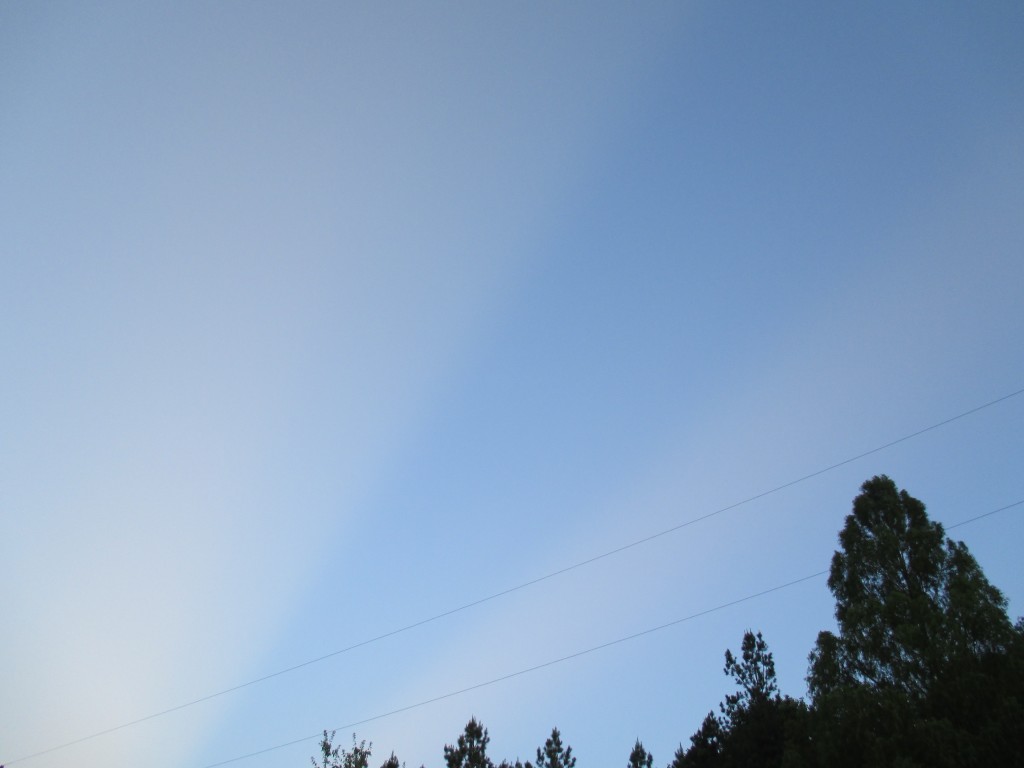 Sky-Wide Rays--Looking southeast. Copyright (c) 2013 Robert D. Vickers, Jr.