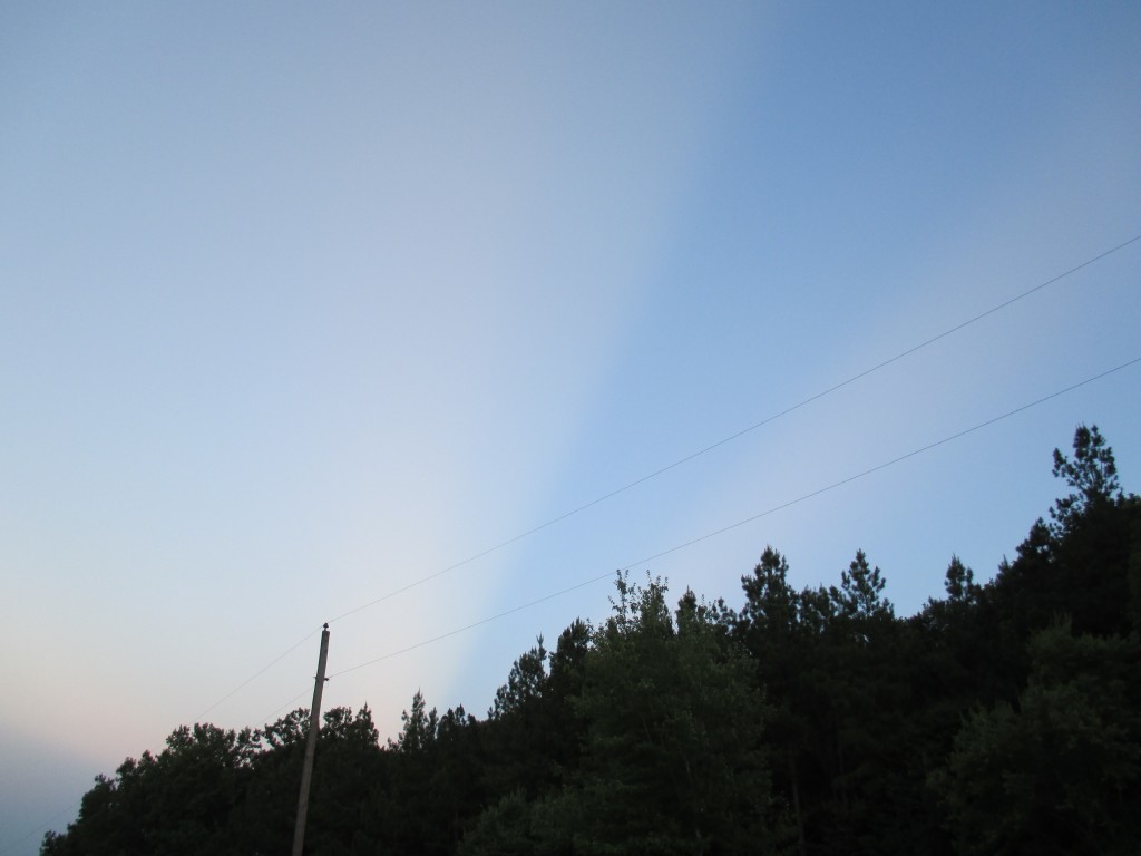 Sky-Wide Rays--Looking east toward antisolar point. Copyright (c) 2013 Robert D. Vickers, Jr.